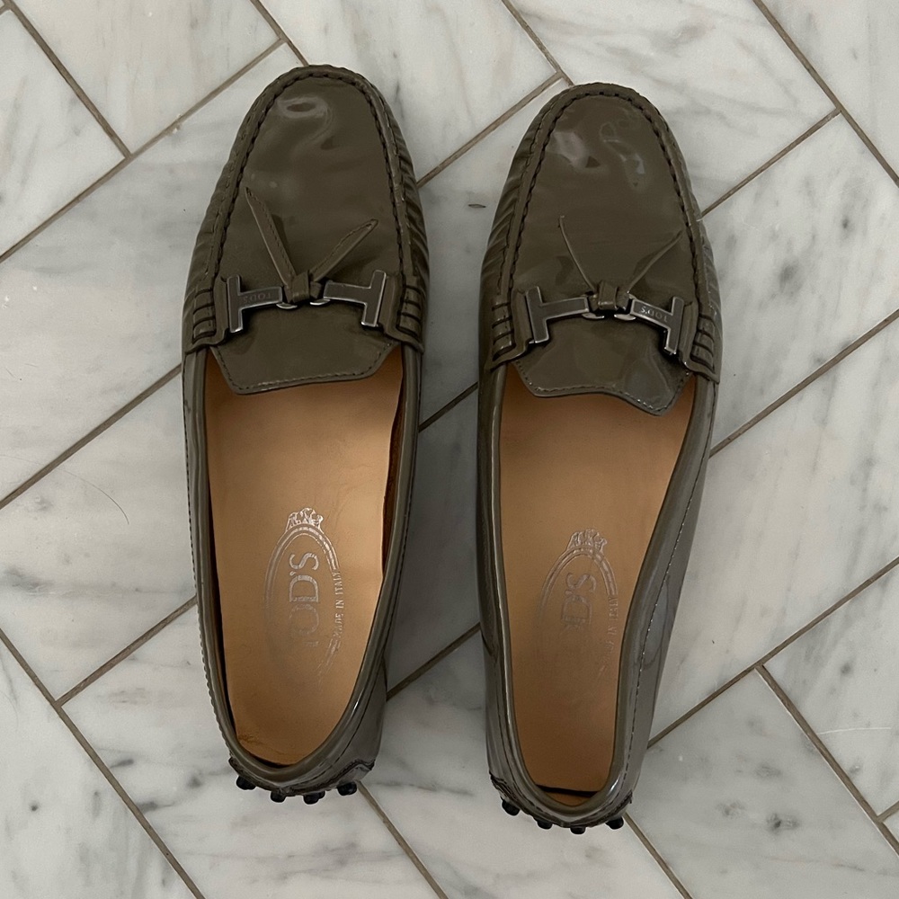 Tod”s driver loafers in grey patent